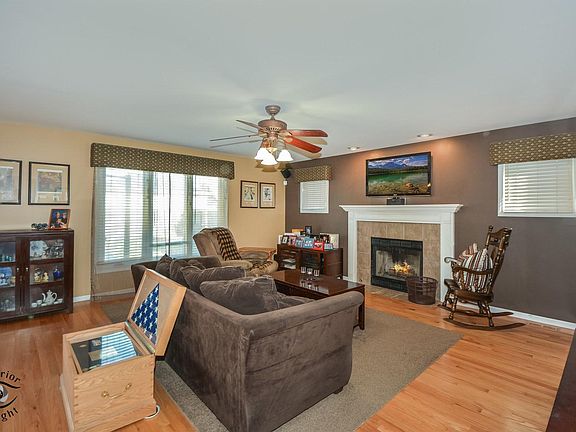 4th image of 5828 W 90th St
