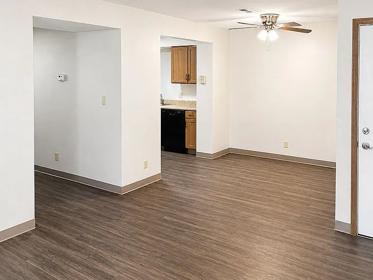 South Park Apartments — Photo 5