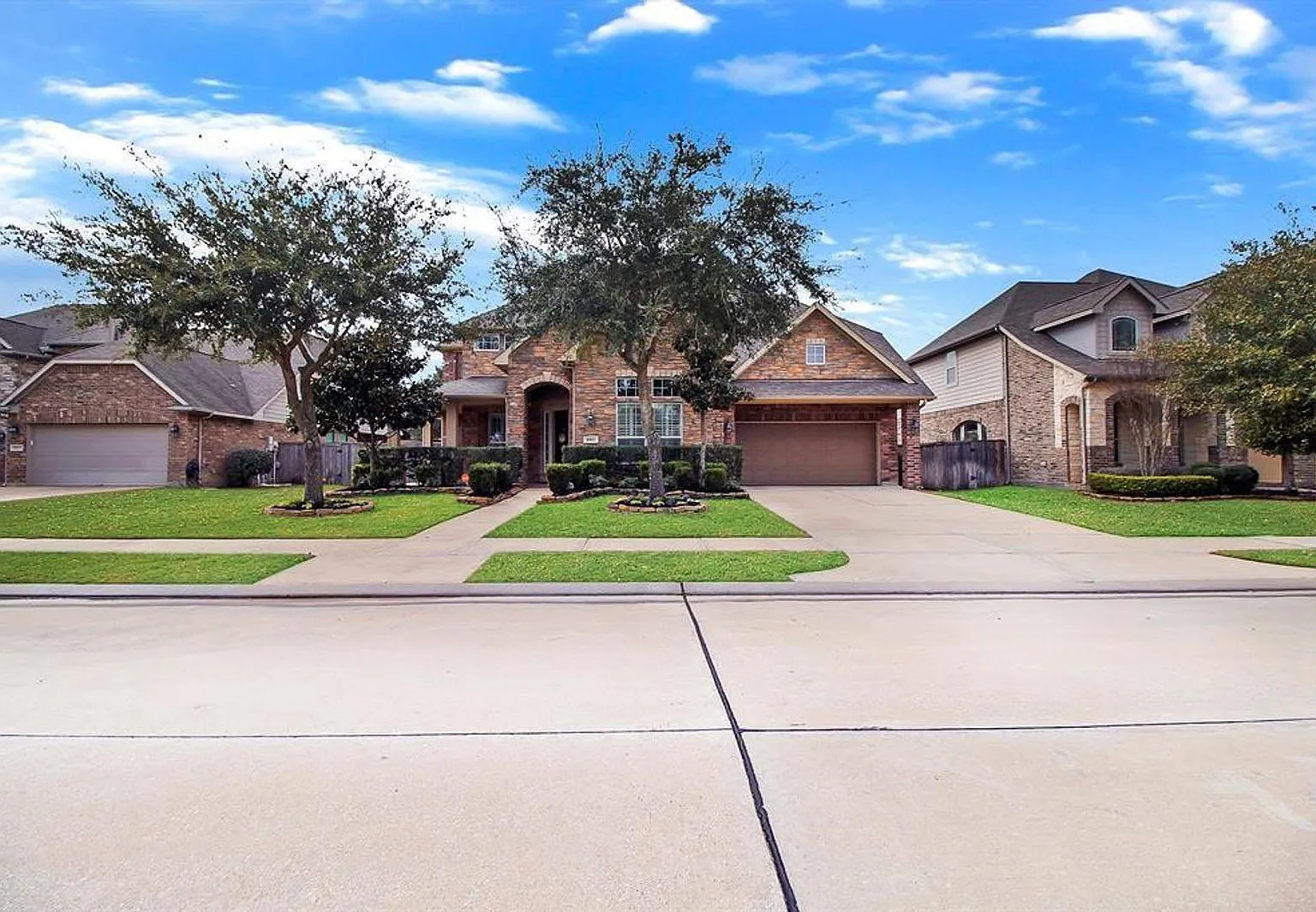 4 bed, 3.5 bath, 3865 sqft, $4,400 — Photo 2