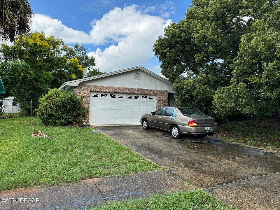 1st image of 33 Woodlake Dr
