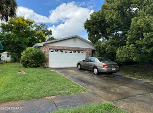 33 Woodlake Dr, Port Orange, FL 32129