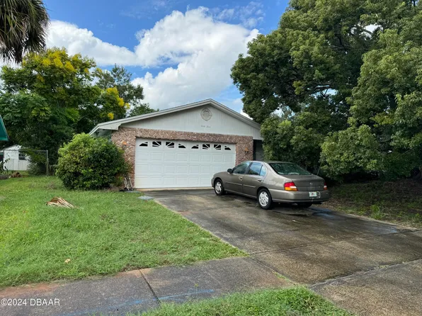 33 Woodlake Dr, Port Orange, FL 32129