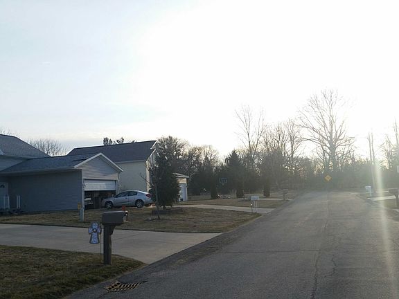 4th image of 138 Lind Ave