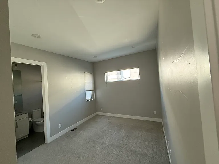 W 26th Ave — Photo 12