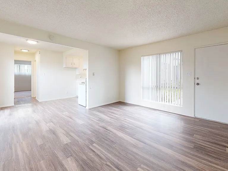 14800 S. Berendo — Photo 7