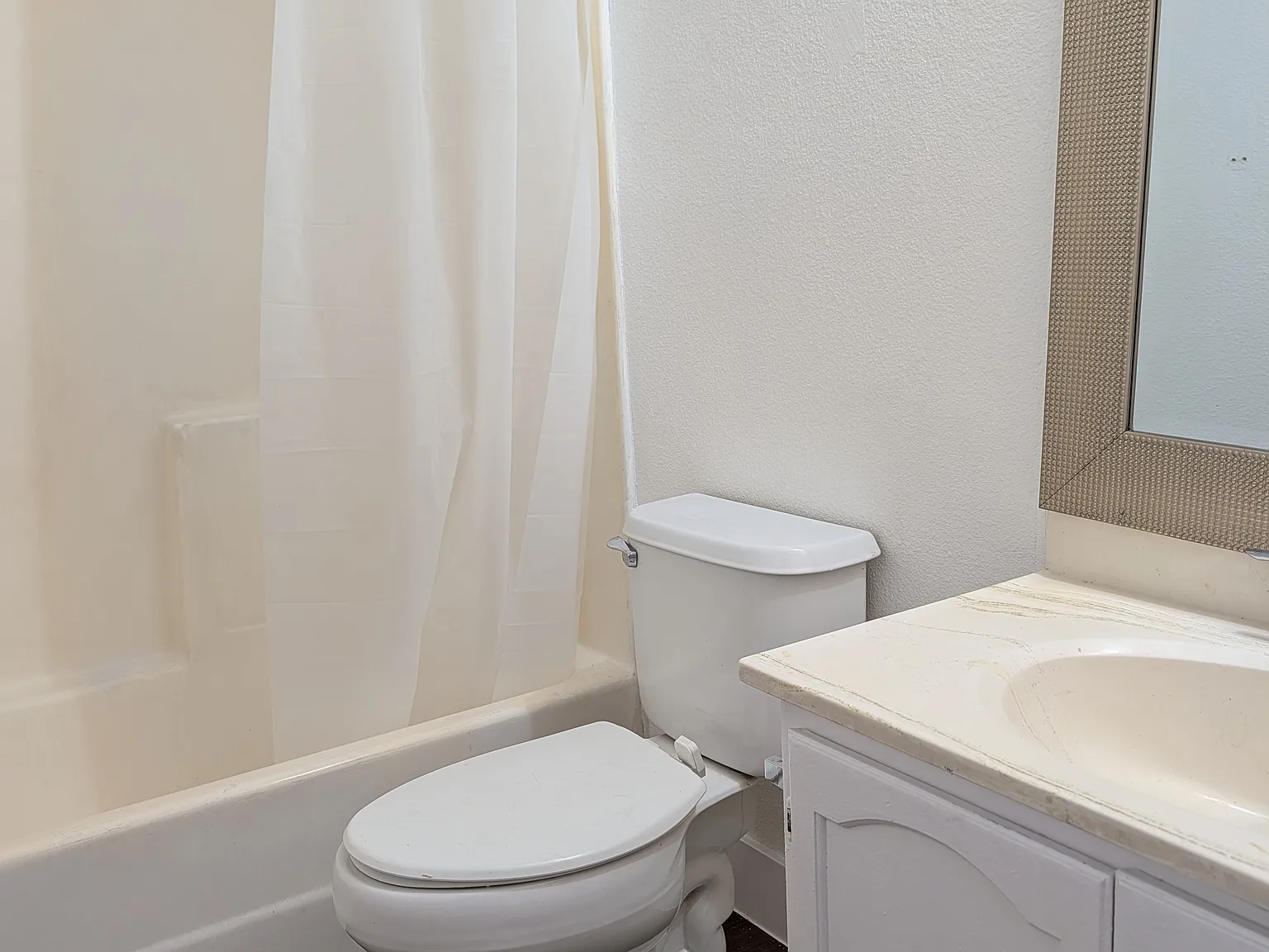 3 bed, 3944 sqft, $1,500 — Photo 3