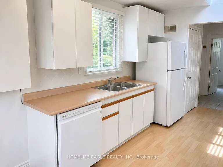 142 Riveredge Dr — Photo 4
