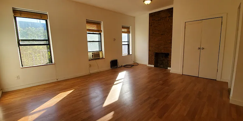 Rented by Capri Jet Realty Corp | media 8