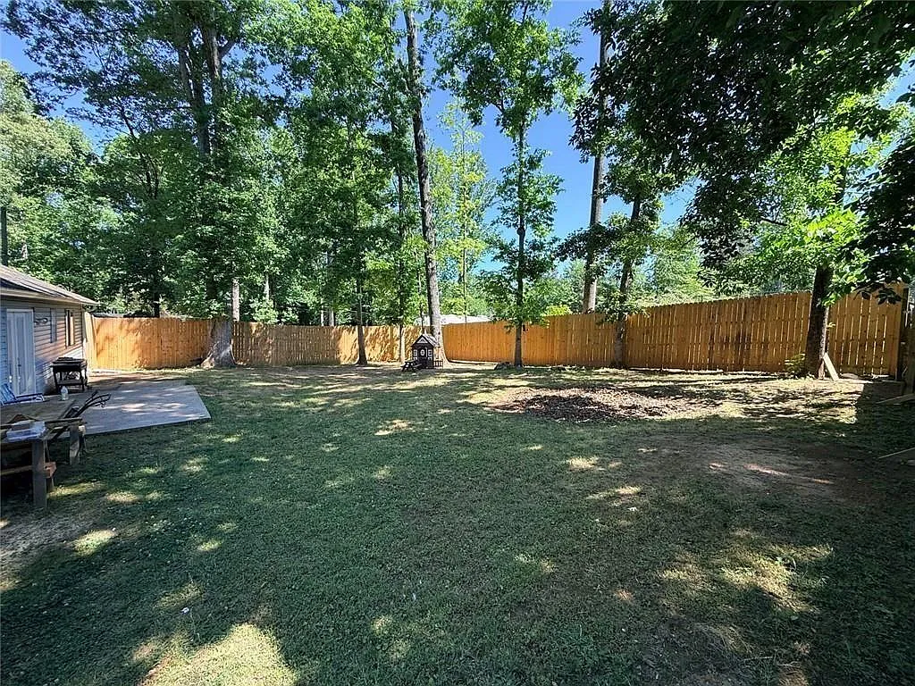 3 bed, 2.0 bath, 1372 sqft, $2,200 — Photo 2