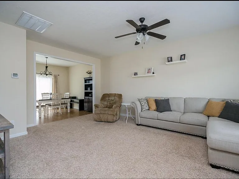 866 Westlawn Dr — Photo 2