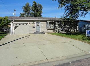302 James Pl, Yankton, SD 57078