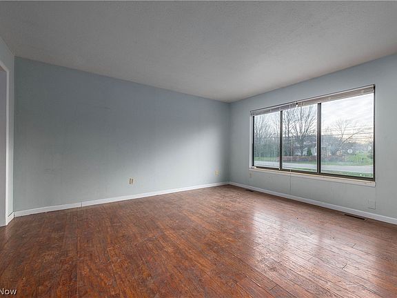 3rd image of 4250 Abbe Rd