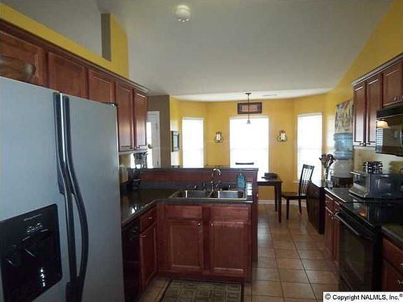 3rd image of 7003 Lynnfield Dr SE