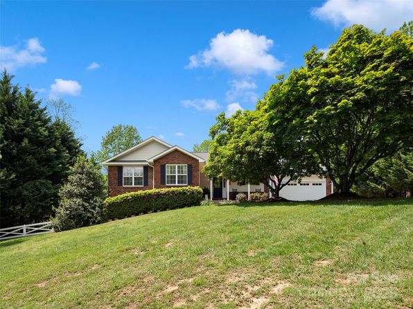 47 Chastain Hill Rd, Mills River, NC 28759