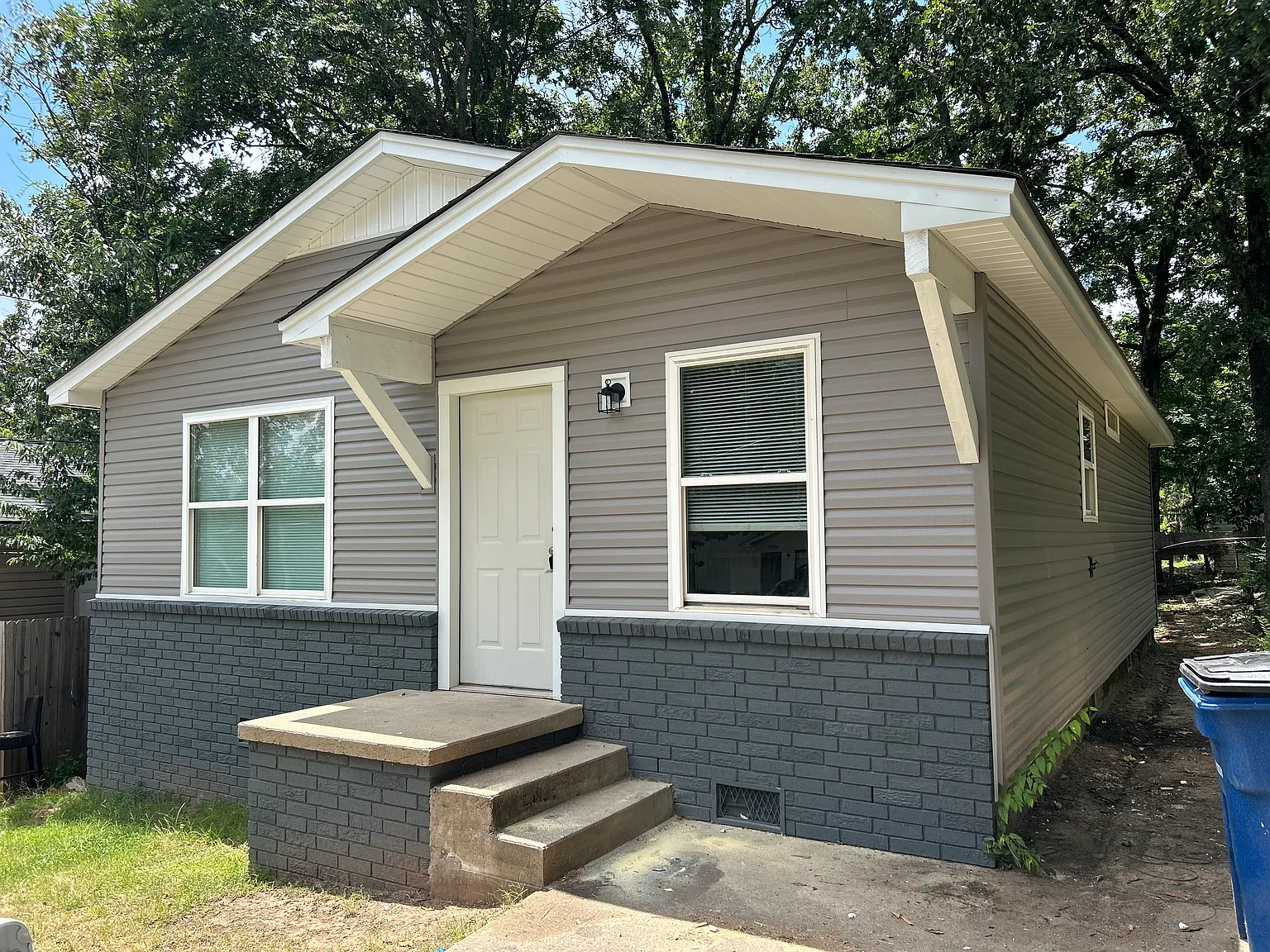 3 bed, 1000 sqft, $1,275 — Photo 2