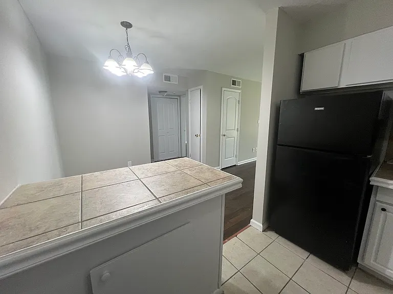 2711 Fairlee Dr. — Photo 3