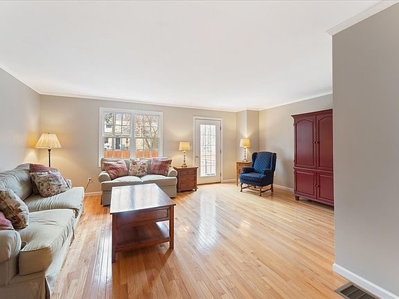 5th image of 34 Sunnyside Dr #34