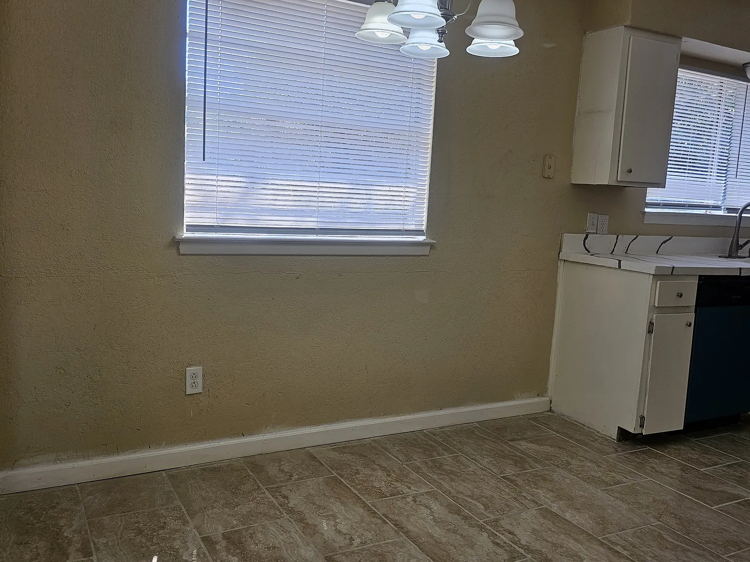 4 bed, 1491 sqft, $1,999 — Photo 3