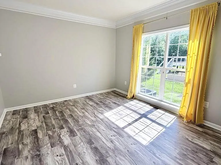 main level bedroomm