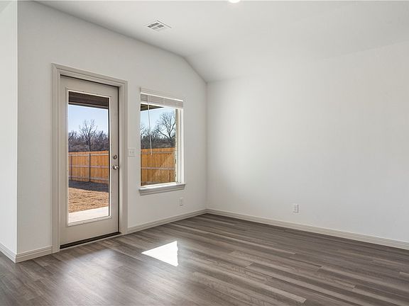 5th image of 606 W Dusty Ln