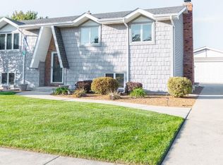 718 Christy Ln, Schererville, IN 46375
