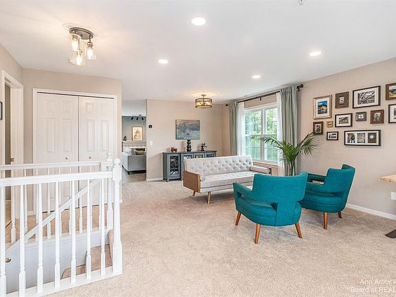 5th image of 2832 Barclay Way