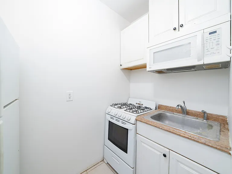 600 Willow Ave #4 — Photo 4