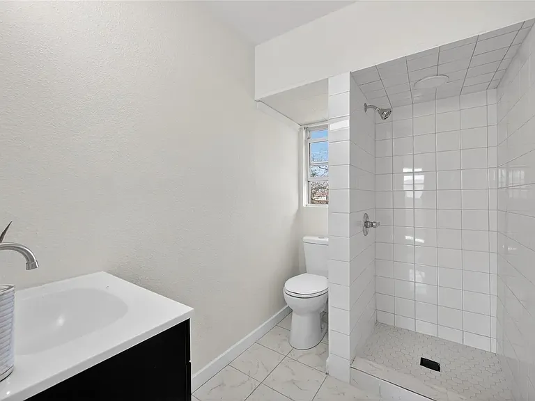 2020 Midlake Ln — Photo 17