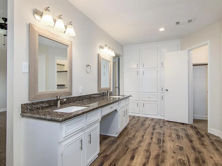 2716 Pine Cone Ln — Photo 18