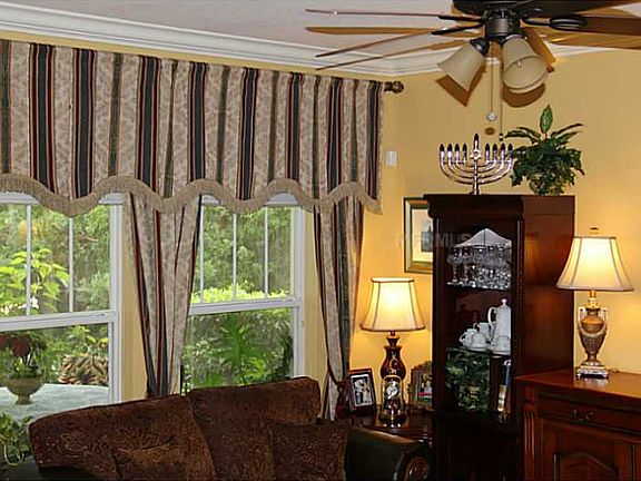 4th image of 9647 Tivoli Villa Dr