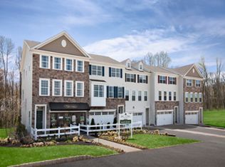 942 Chestnut Ct, Langhorne, PA 19047