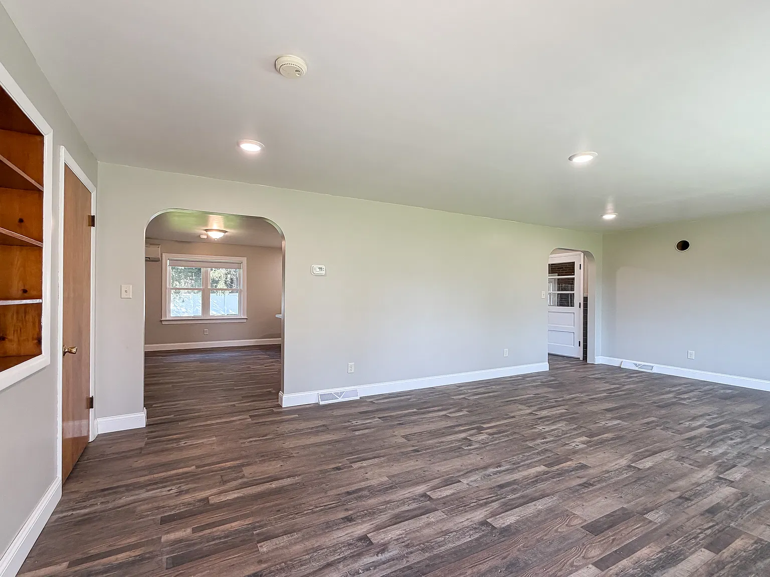 4 bed, 3354 sqft, $1,995 — Photo 3