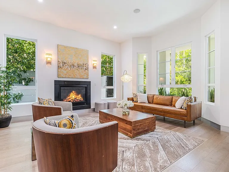 4435 Camellia — Photo 7