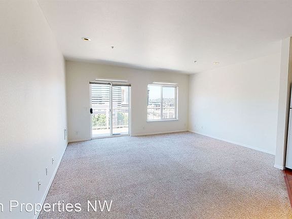 4th image of 1711 Summit Ave #303