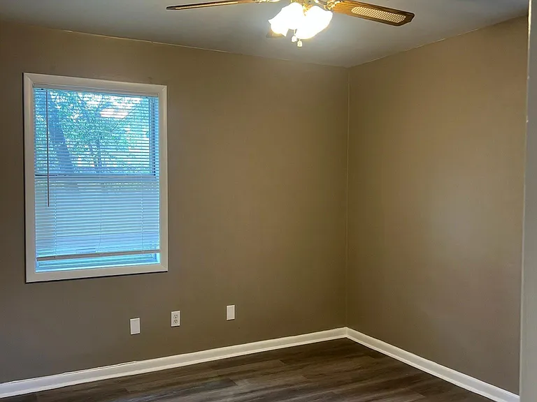 1002 Lowell Dr SE — Photo 12