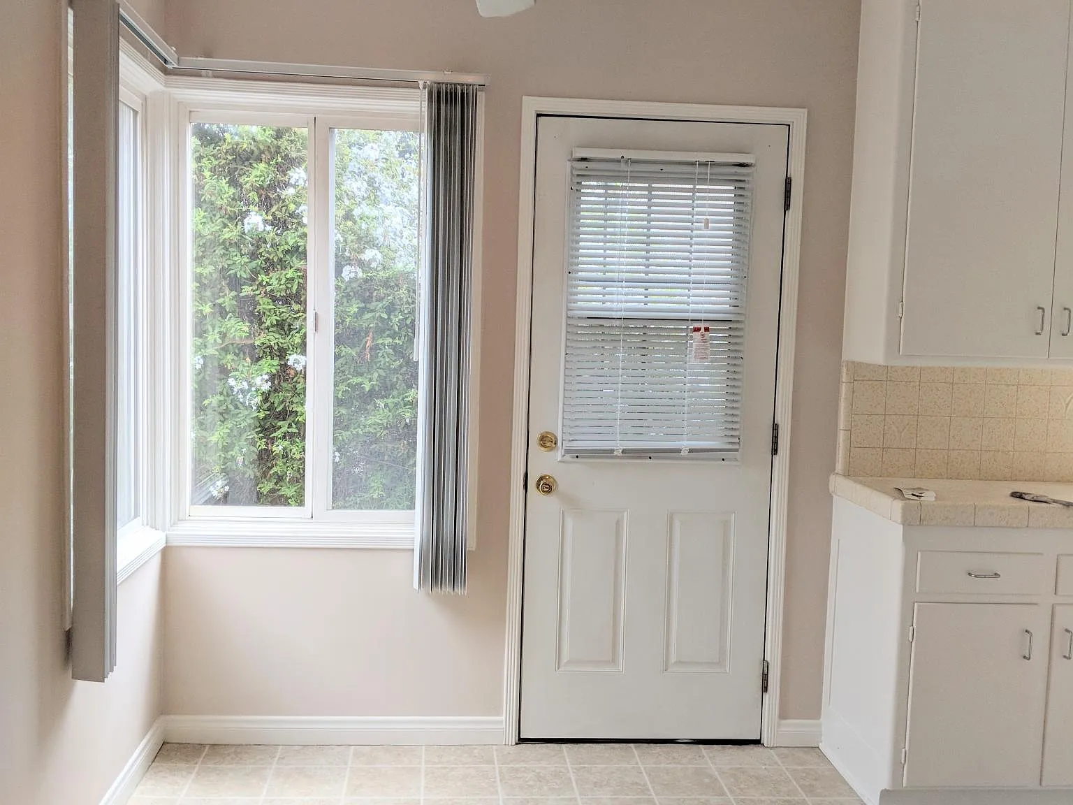 2131 1/2 Stewart St — Photo 3