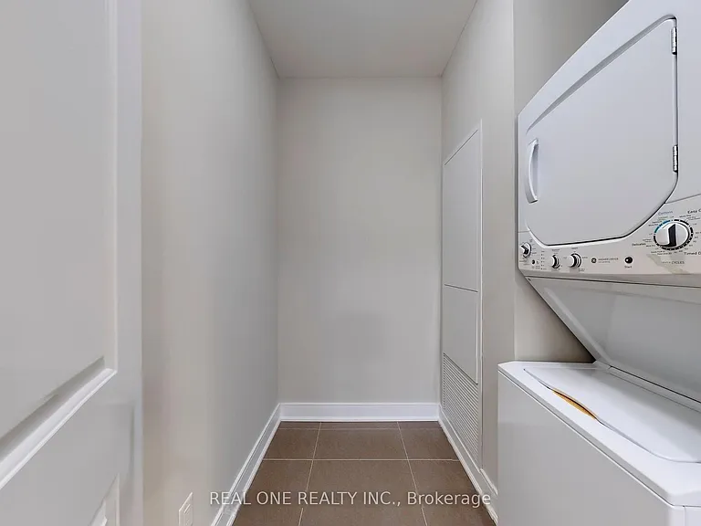 150 Main St W #613 — Photo 21