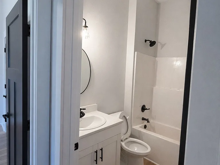 109 Aurora Dr — Photo 16