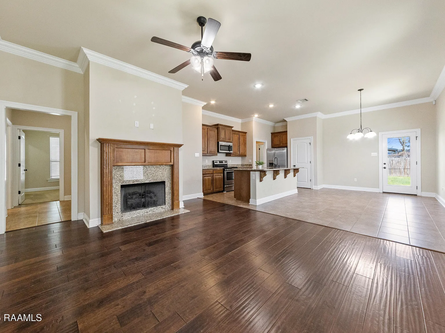 3 bed, 1729 sqft, $1,900 — Photo 4