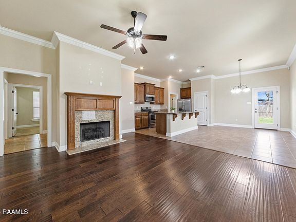 4th image of 229 Rosemary Pl