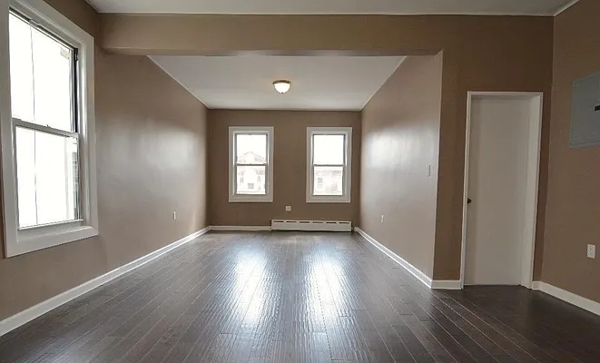 Rented by Helen Tsialokostas, LREB | media 10