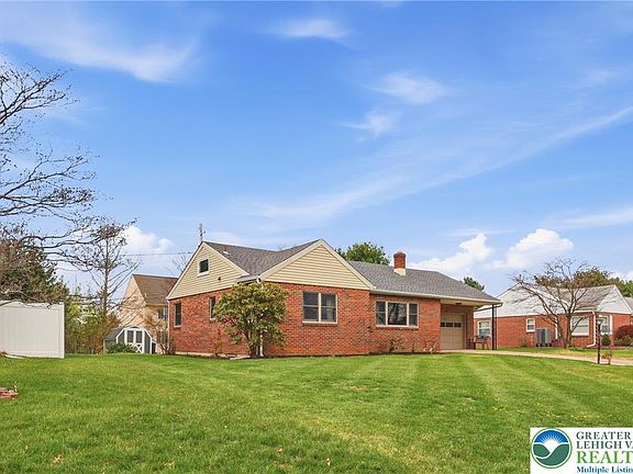 3rd image of 4061 Hampshire Ct S