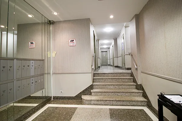 Sold by Hagstrom Management Inc | media 12