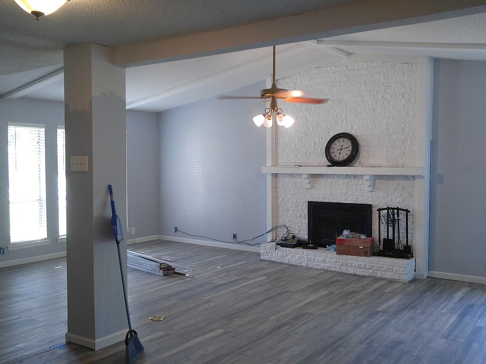 1st image of 2305 Lexington Dr