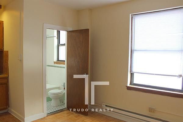 2nd image of 505 W Belmont Ave