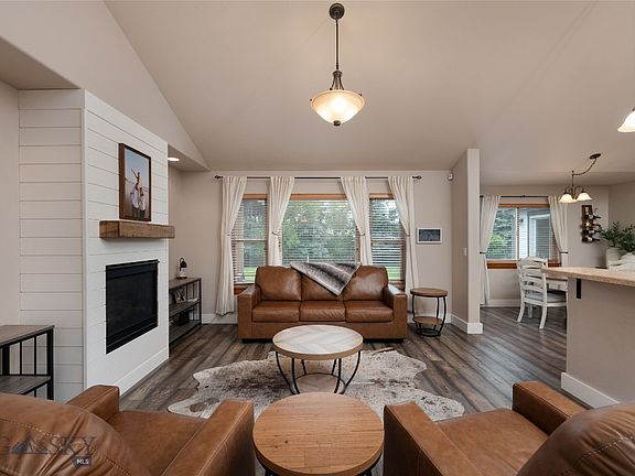 3rd image of 501 Red Barn Dr