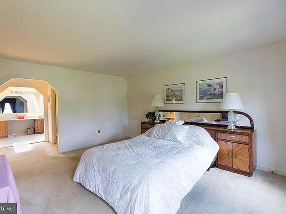 4th image of 5716 Stanbrook Ln