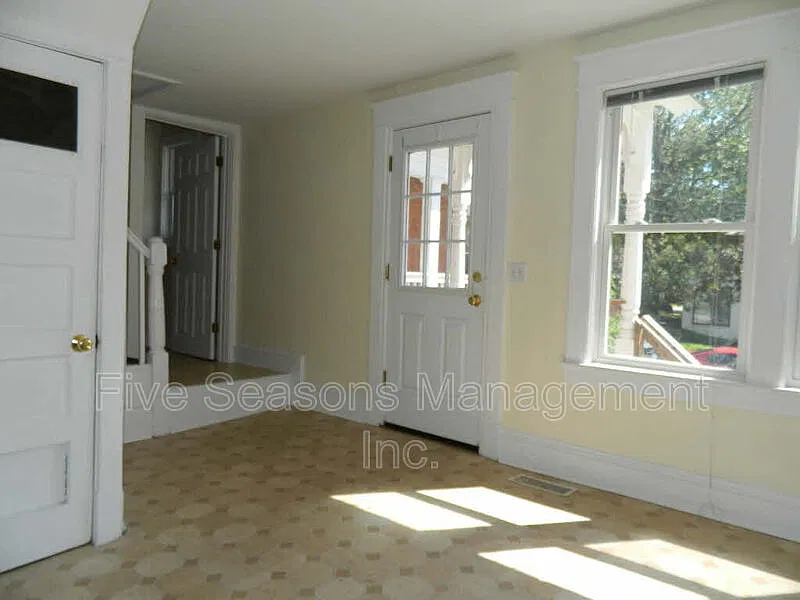 3 bed, 1.5 bath, 900 sqft, $3,000 — Photo 4
