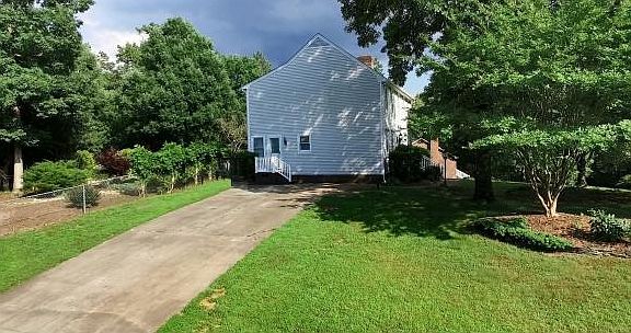 3rd image of 557 Rockwood Dr