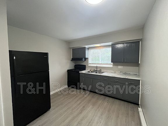 3rd image of 1152 Evans Ave APT 4